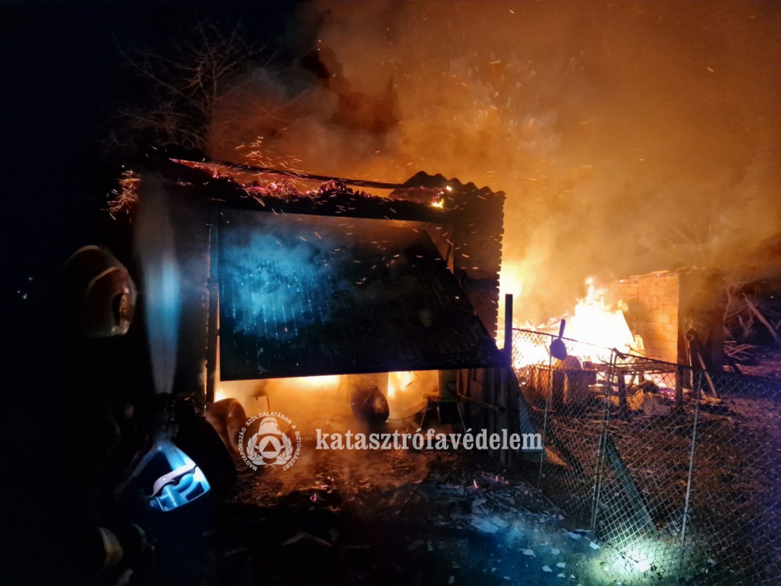 A tűz martaléka lett egy melléképület Vanyolán