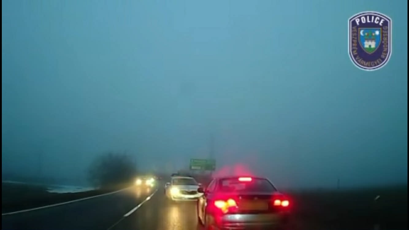 Kacsázott az úton a bódult sofőr (Videóval)