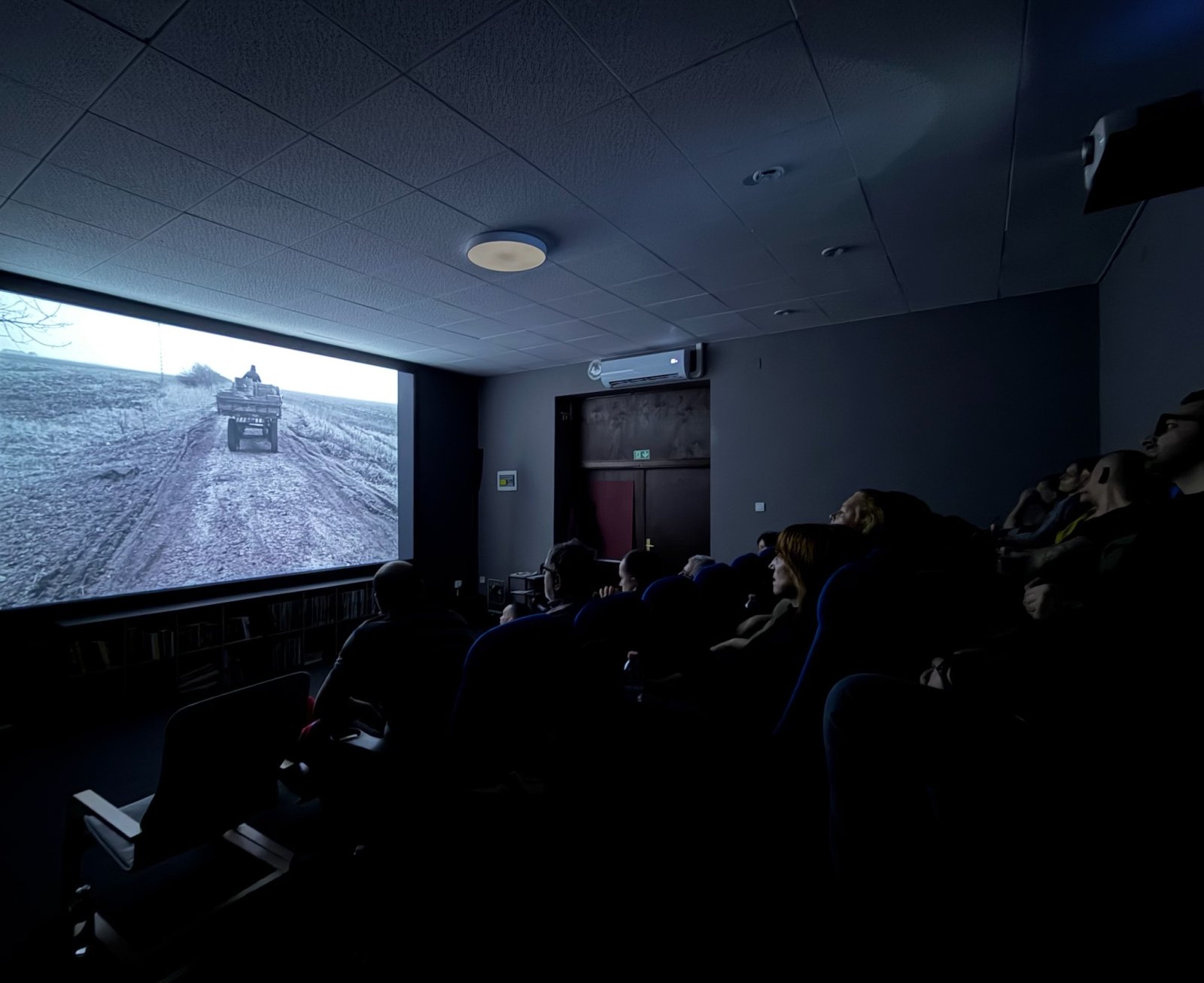 Maratoni filmvetítés a Huszár Közösségi Házban