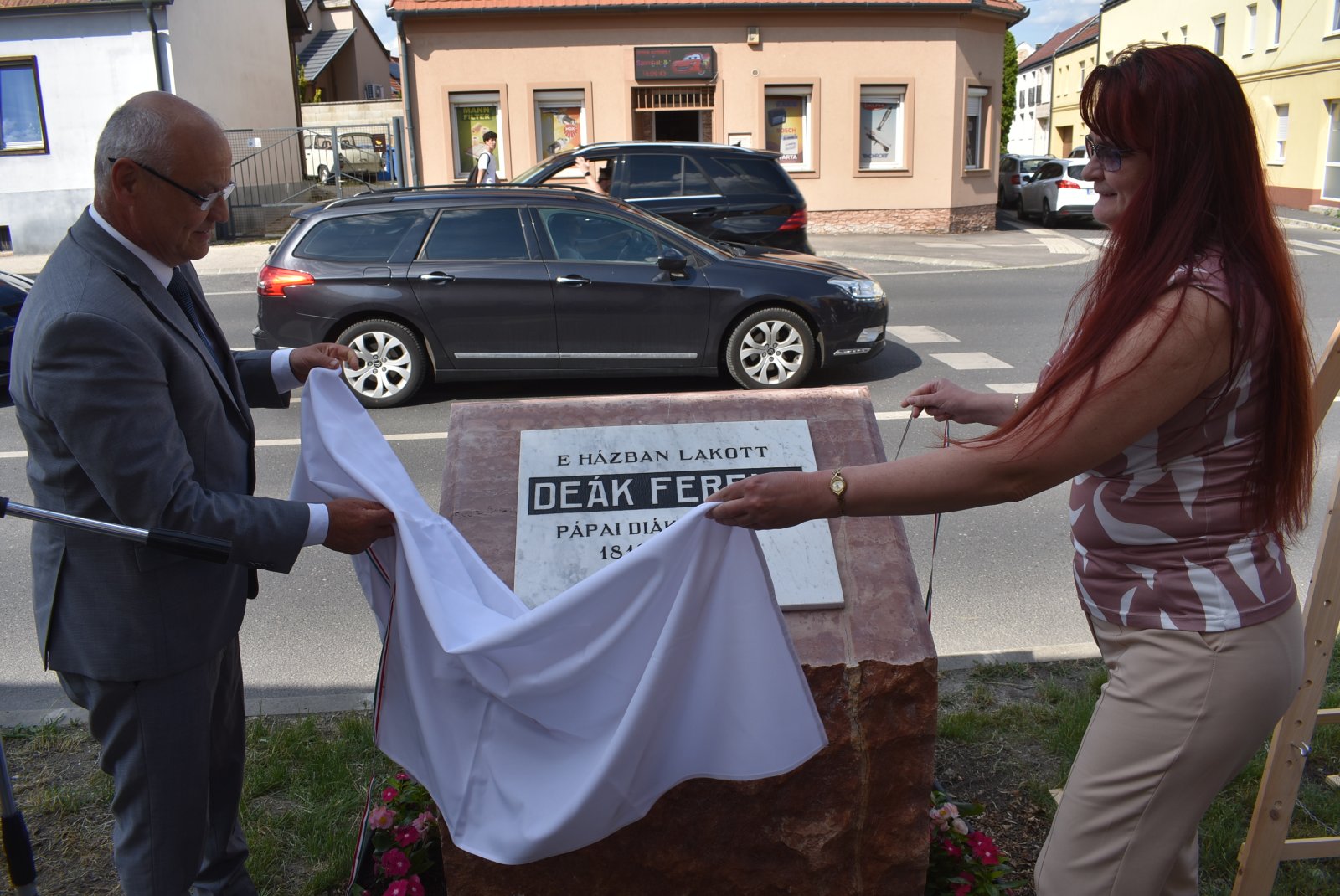 Emléktáblát avattak Deák Ferenc egykori pápai lakóházánál