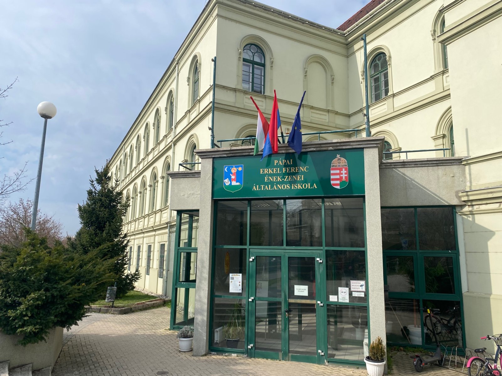 Biztos alapok, zene és közösség