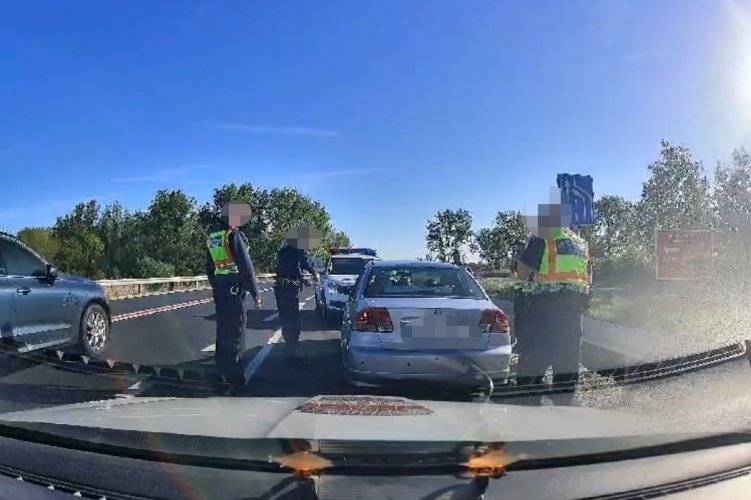 Drogozott az eltiltott sofőr - a 83-ason fogták el a rendőrök (Videóval)