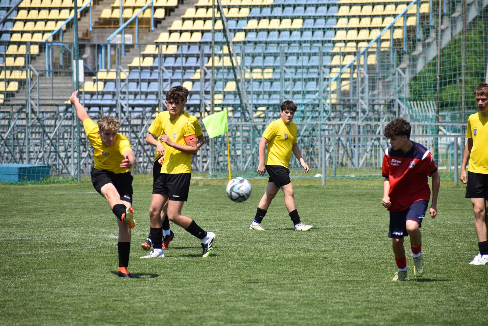Kétszer is egyenlített, végül pont nélkül maradt az U17